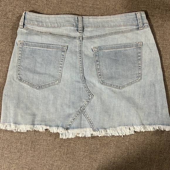 Distressed rewash skirt - Picture 4 of 5